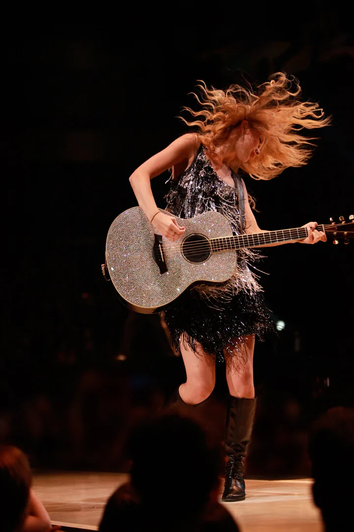 A dark guitar look with moving hair