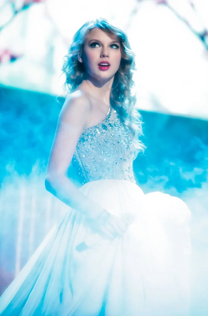 Blue light and an expansive stage costume