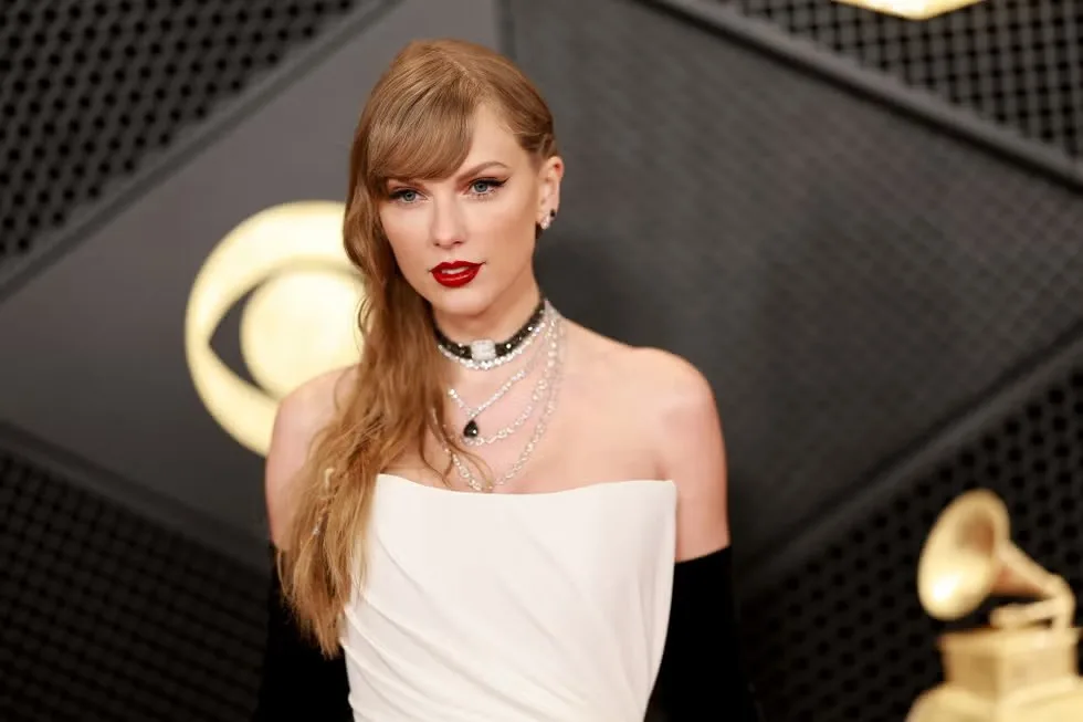 Front view of Taylor Swift’s off-white bustier gown and black opera gloves